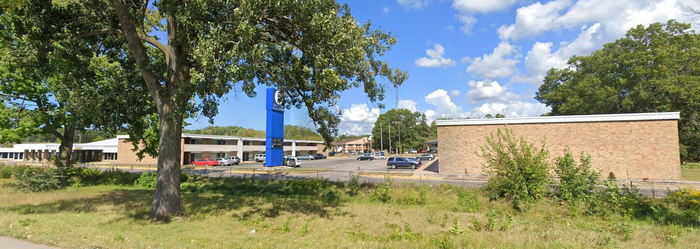 Holiday Inn - Muskegon Now Mona Lake Inn (newer photo)